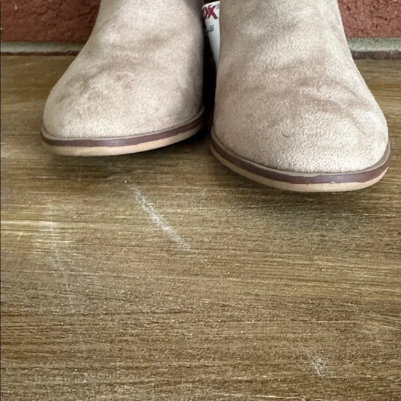 MIA - Picture 7 of 7